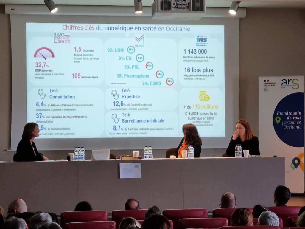 Photo de la présentation des chiffres clés du numérique en santé le 9 février 2023, présentés par Marie-Christine Labes (ARS Occitanie) et Carole Suarez (Direction de la Coordination de la Gestion du Risque de l'Assurance Maladie Occitanie)