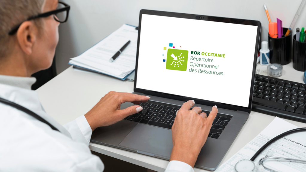 Représentation d'un médecin devant son ordinateur en train d'utiliser le ROR
