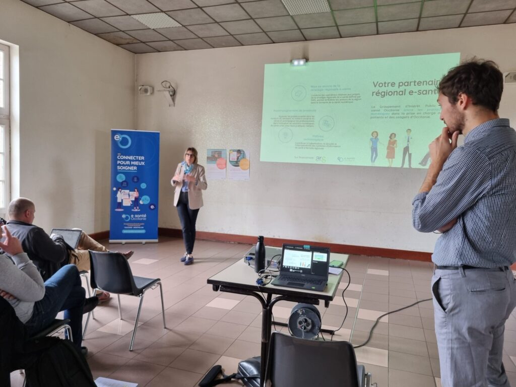 Julie Durand , directrice d'e-santé Occitanie, présente le GRADeS lors du TOP e-santé du Tarn-et-Garonne