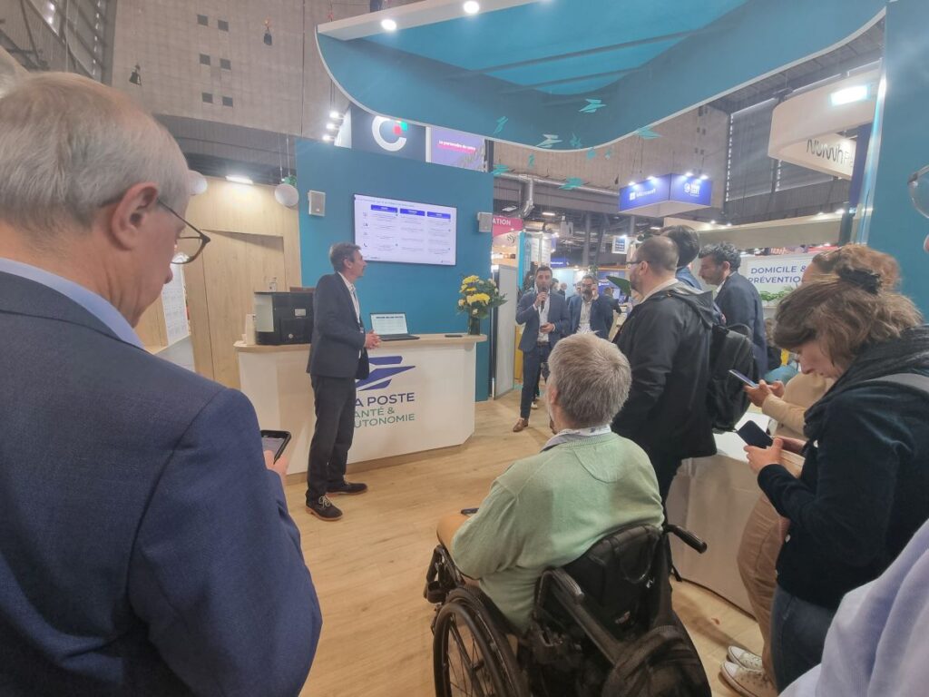 Présentation sur les achats numériques responsables sur le stand Weliom, SANTEXPo 2025